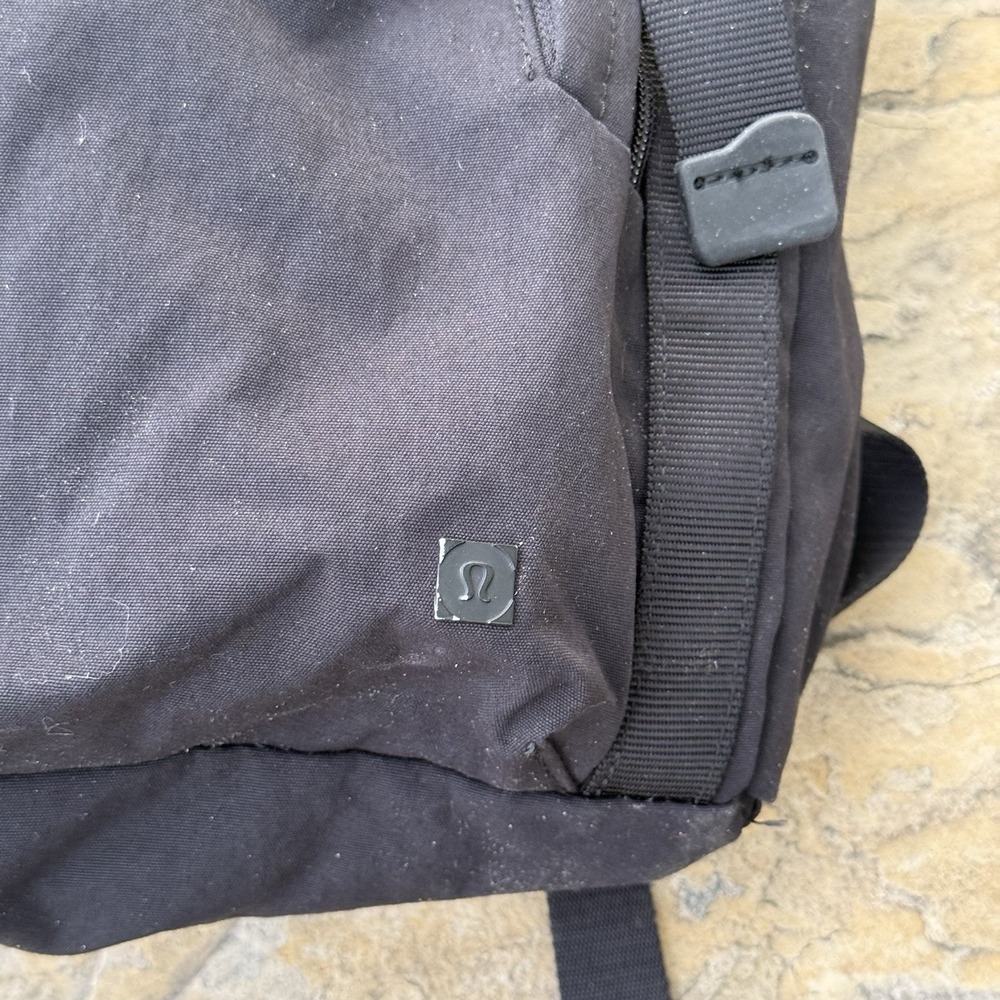LULULEMON Command The Day Backpack Black 24L Used - Picture 2 of 11